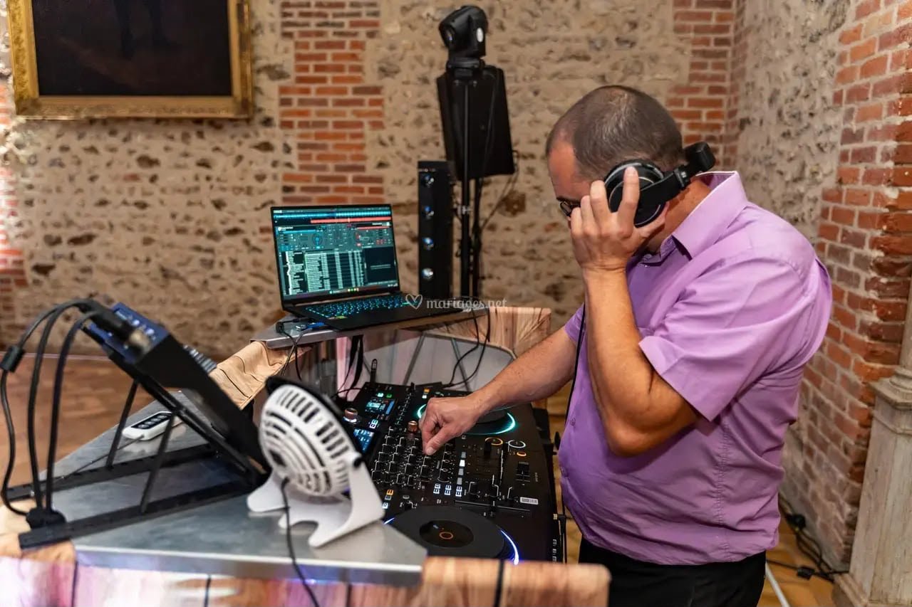 DJ Star Music System en prestation avec régie professionnelle